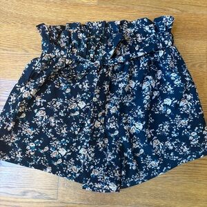 SHEIN Black and White High Waist Shorts